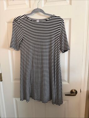Old Navy Black & White Striped Swing Dress - Classic Casual Women’s Dress